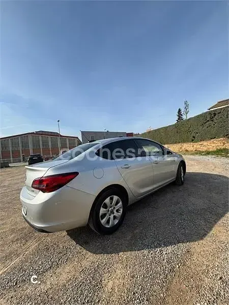 Usado Opel Astra Elegance 136 CV (100 kW) 2017 Gris / plata Berlina