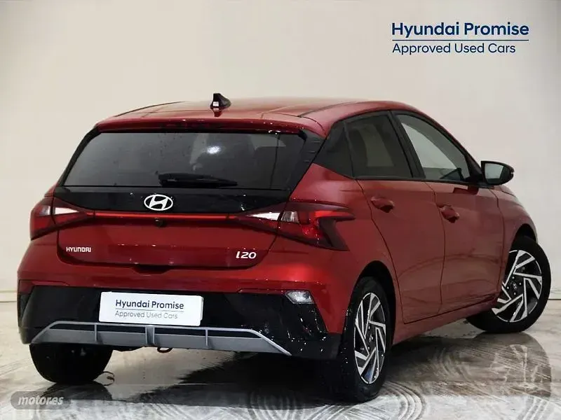 Usado Hyundai i20 101 CV (74 kW) 2025 Rojo Utilitario