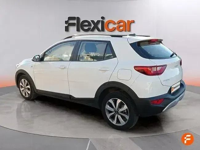 Usado Kia Stonic 84 CV (61 kW) 2023 Blanco SUV