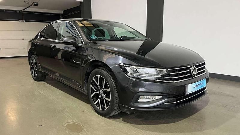 Usado VW Passat Executive 120 CV (88 kW) 2020 Gris Berlina