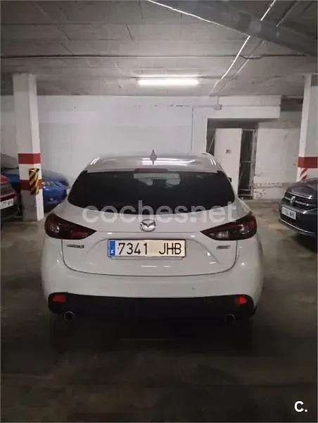 Usado Mazda 3 Luxury 150 CV (110 kW) 2015 Blanco Berlina