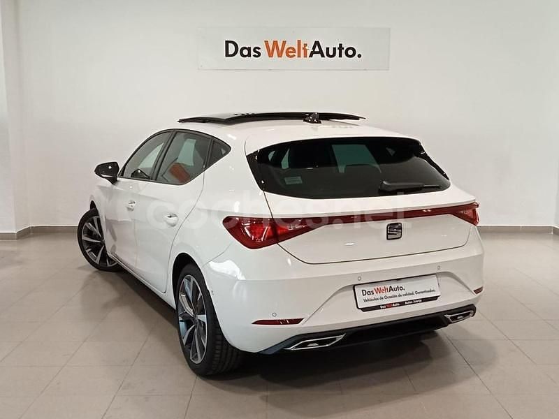 Usado Seat Leon FR 204 CV (150 kW) 2025 Blanco Utilitario