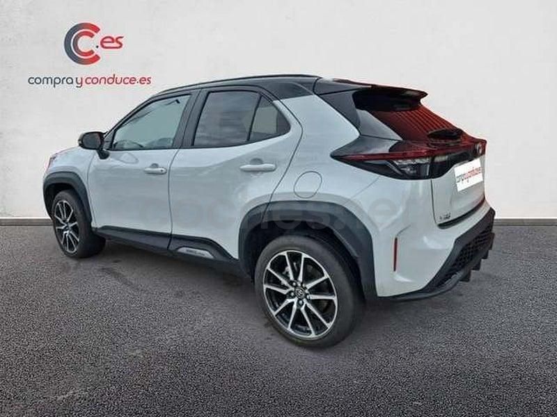 Usado Toyota Yaris Cross Sport 130 CV (95 kW) 2025 Gris / plata SUV
