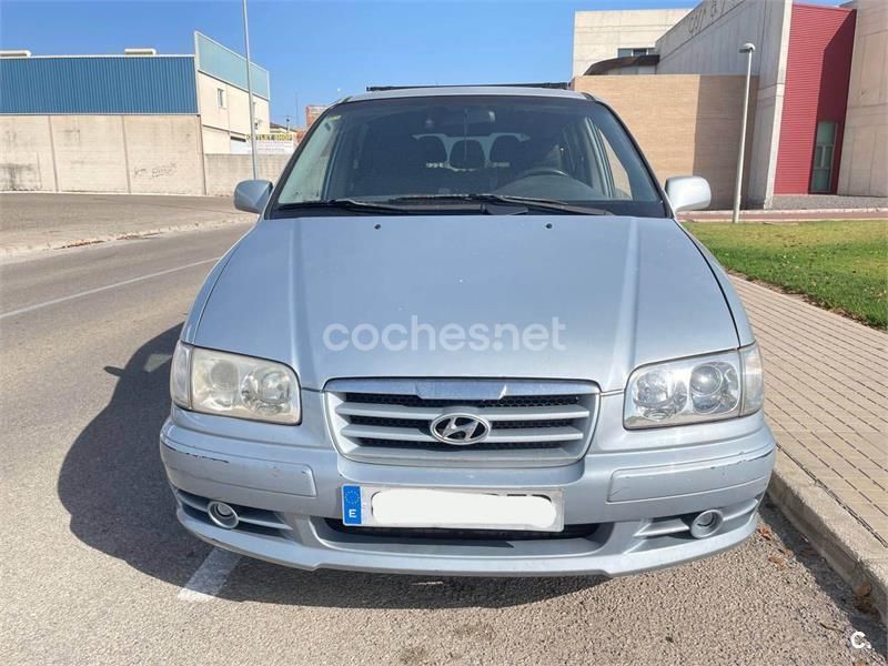Gris / plata Usado 2005 Hyundai Trajet GLS Monovolumen | 2990 € - Imagen 1/4