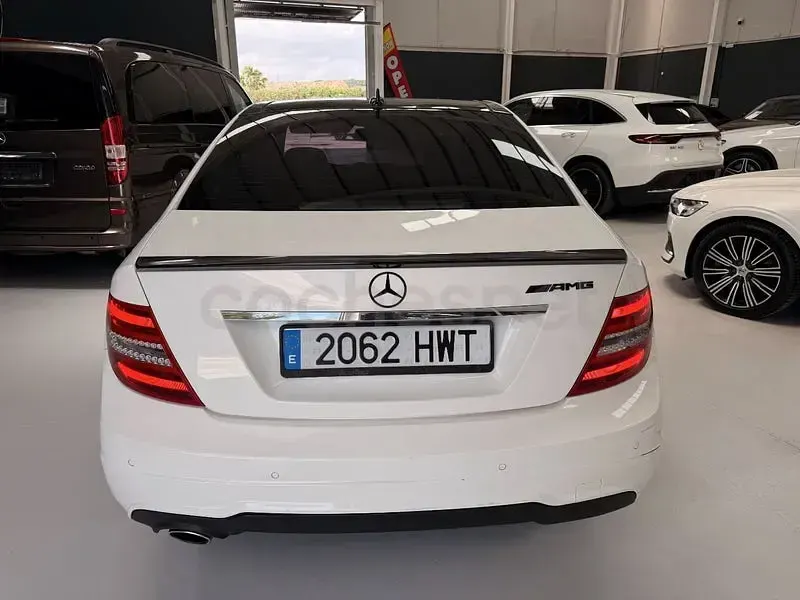 Usado Mercedes C220 170 CV (125 kW) 2014 Blanco Berlina