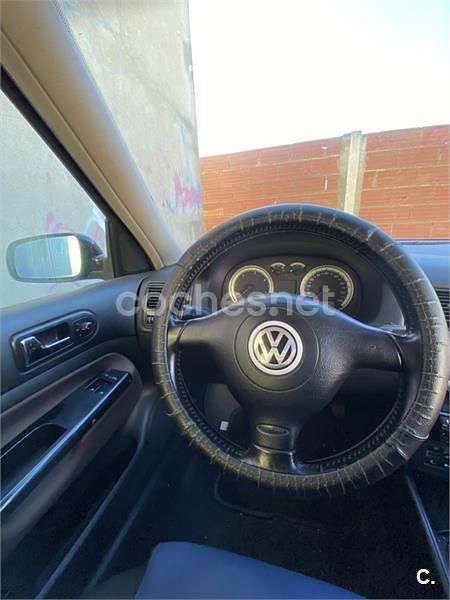 Usado VW Golf IV 110 CV (80 kW) 2002 Negro Berlina