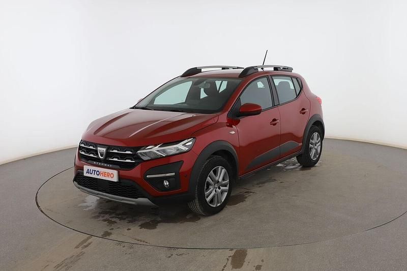 Rojo Usado 2022 Dacia Sandero Comfort SUV | 15.499 € (Precio justo) - Imagen 1/3