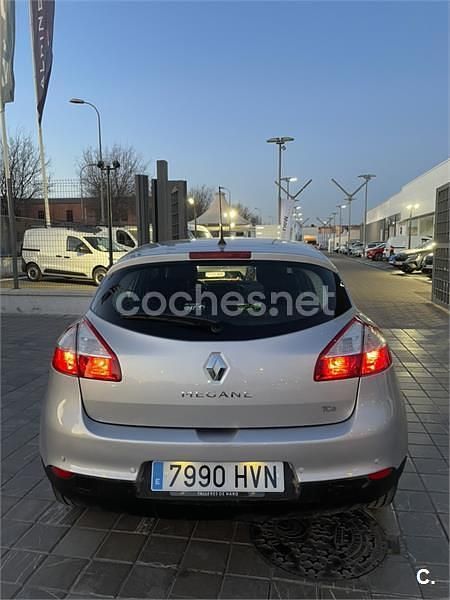 Usado Renault Mégane LIMITED 115 CV (84 kW) 2014 Gris / plata Berlina