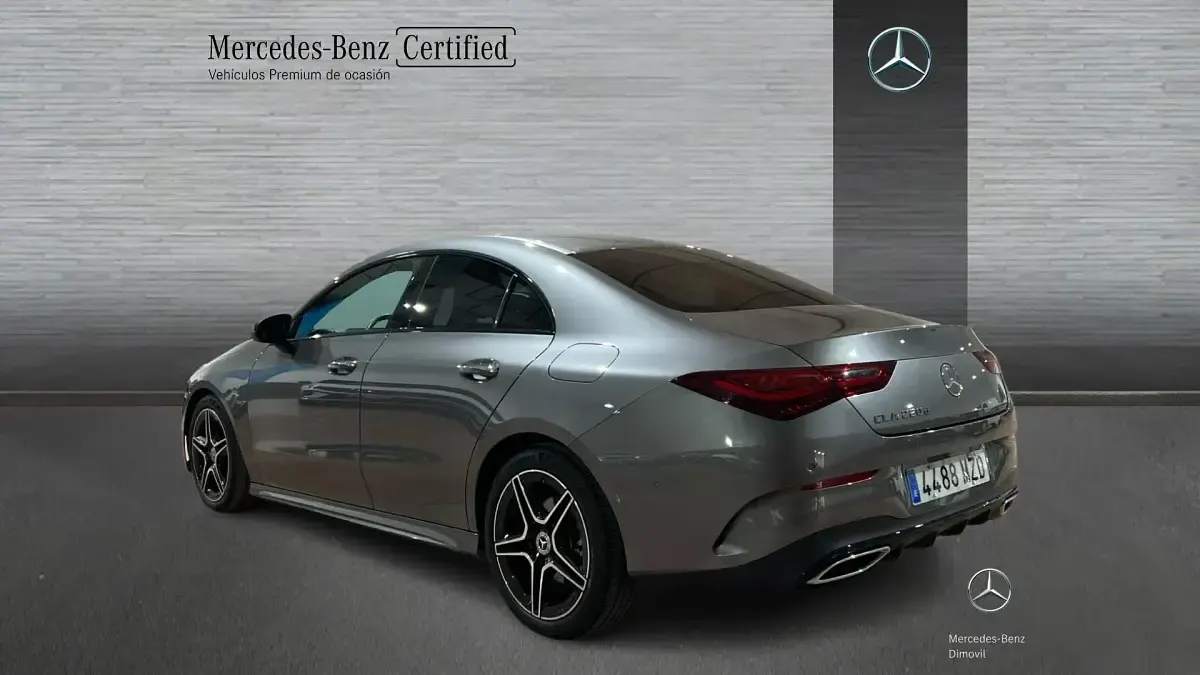 Usado Mercedes CLA220 AMG line 190 CV (139 kW) 2025 Gris montaña Berlina
