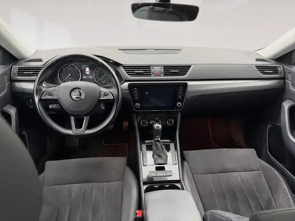 Usado Skoda Superb Style 150 CV (110 kW) 2017 Azul Berlina