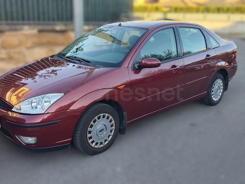 Usado Ford Focus Ghia 101 CV (74 kW) 2002 Granate Berlina