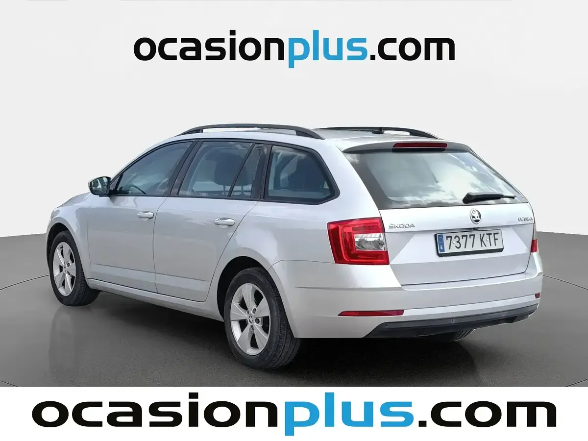 Usado Skoda Octavia 115 CV (84 kW) 2019 Gris Familiar