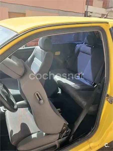 Usado Seat Ibiza 60 CV (44 kW) 2000 Amarillo Utilitario