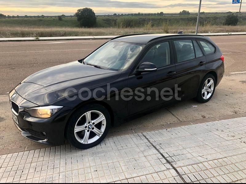 Usado BMW 318 143 CV (105 kW) 2014 Negro Familiar