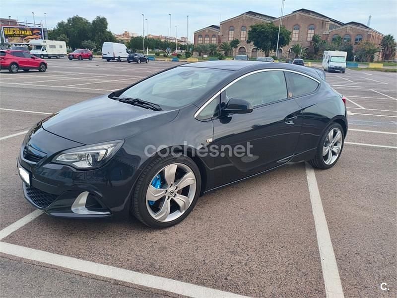 Usado Opel Astra GTC OPC 280 CV (205 kW) 2013 Negro Berlina