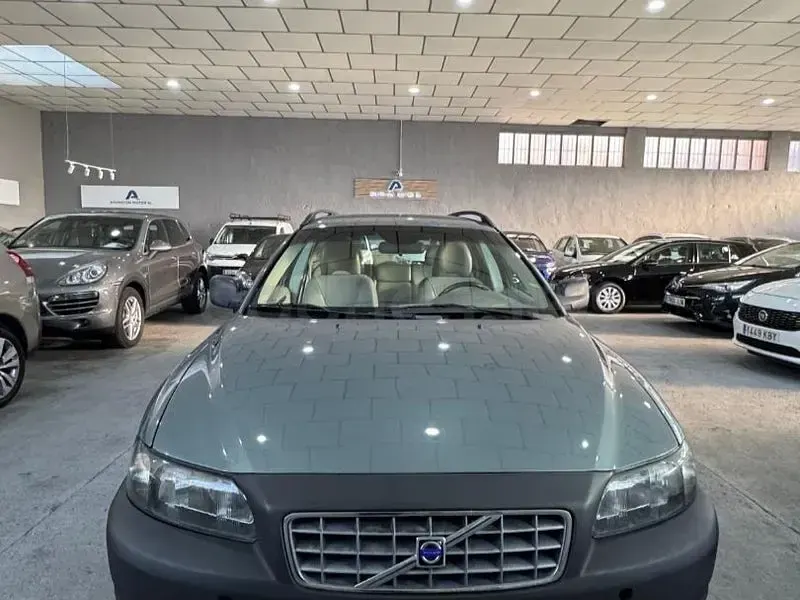 Usado Volvo V70 130 CV (95 kW) 2002 Gris / plata Familiar