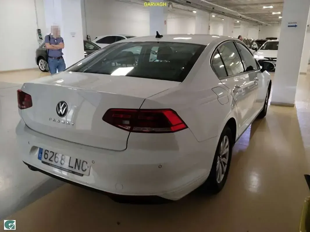 Usado VW Passat 150 CV (110 kW) 2021 Blanco Berlina