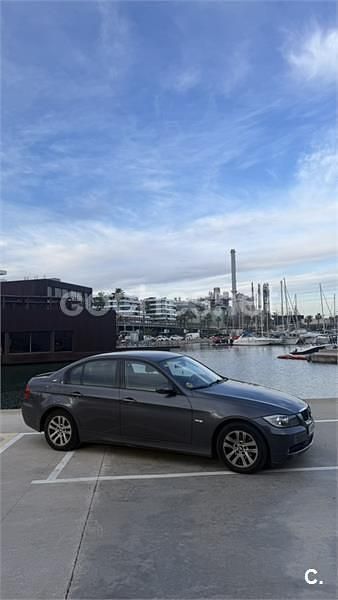 Usado BMW 318 Comfort Edition 122 CV (89 kW) 2008 Gris / plata Berlina