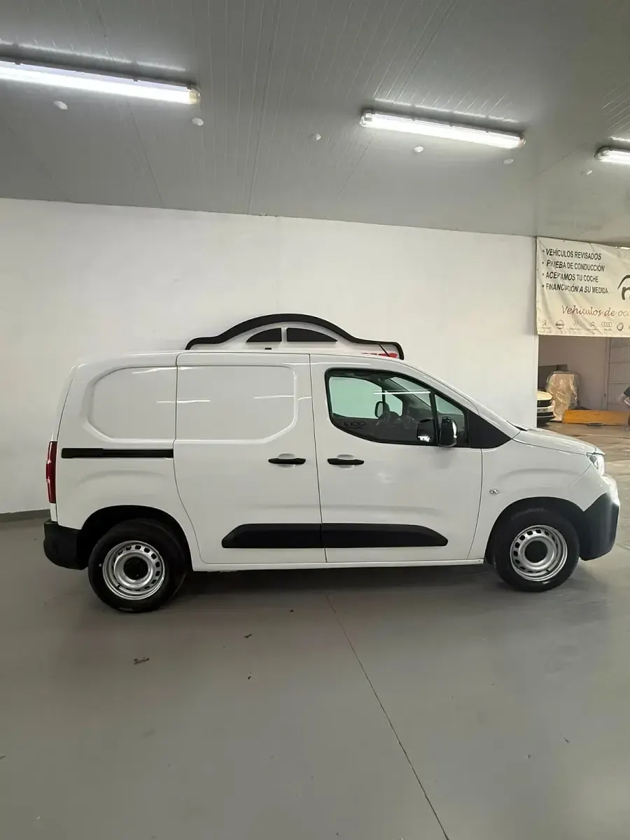 Usado Peugeot Partner 100 CV (73 kW) 2021 Blanco Monovolumen
