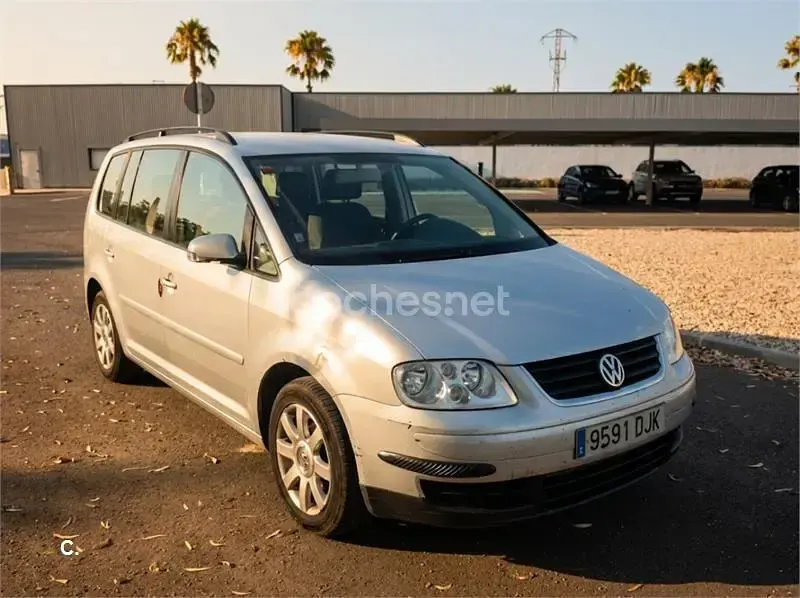 Usado VW Touran Trendline 140 CV (102 kW) 2005 Gris / plata Monovolumen