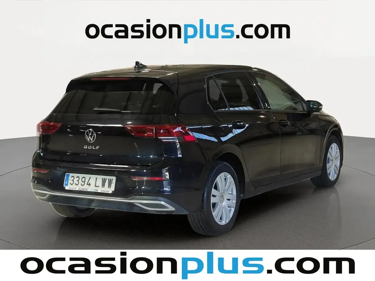 Usado VW Golf VIII Life 110 CV (80 kW) 2021 Negro Utilitario