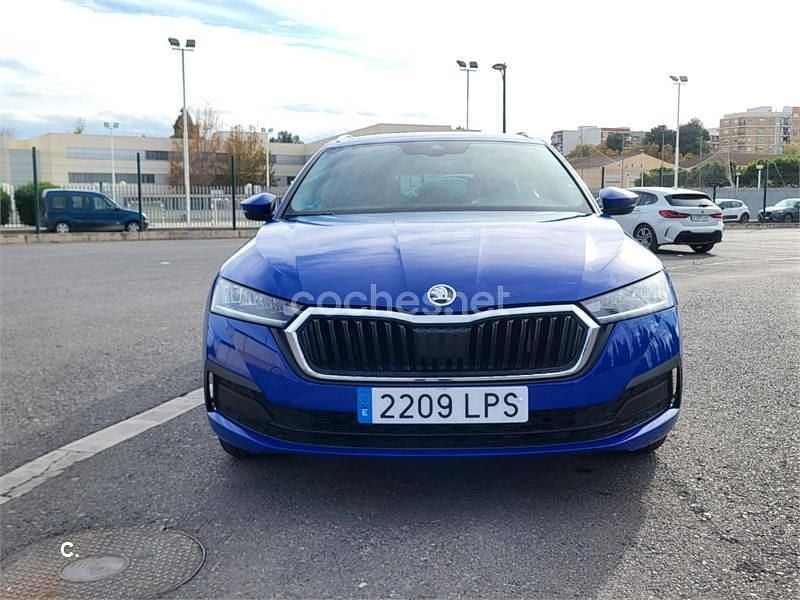 Usado Skoda Octavia G-TEC Ambition 131 CV (96 kW) 2021 Azul Familiar
