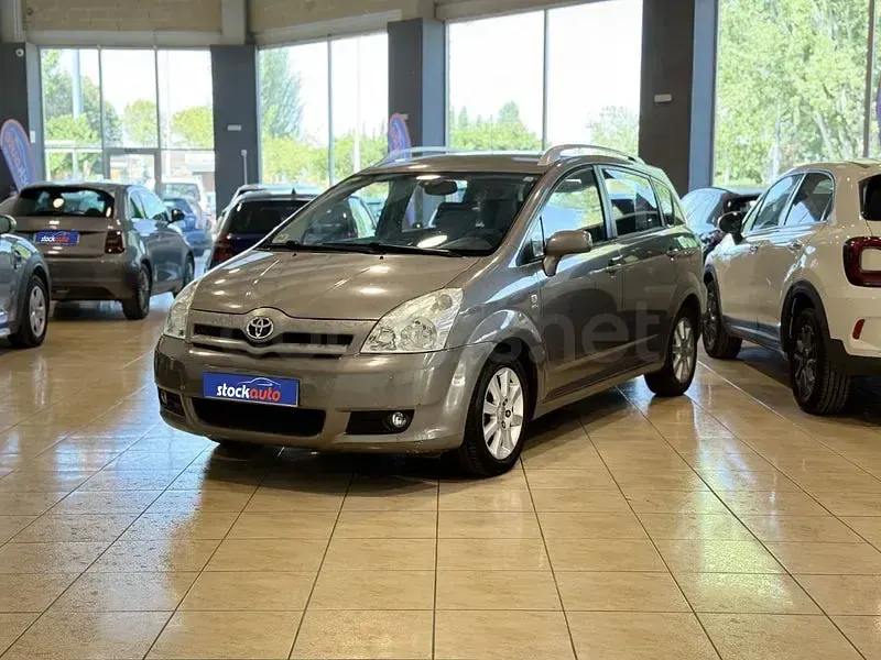 Usado Toyota Corolla Verso Sol 129 CV (94 kW) 2005 Beige Monovolumen