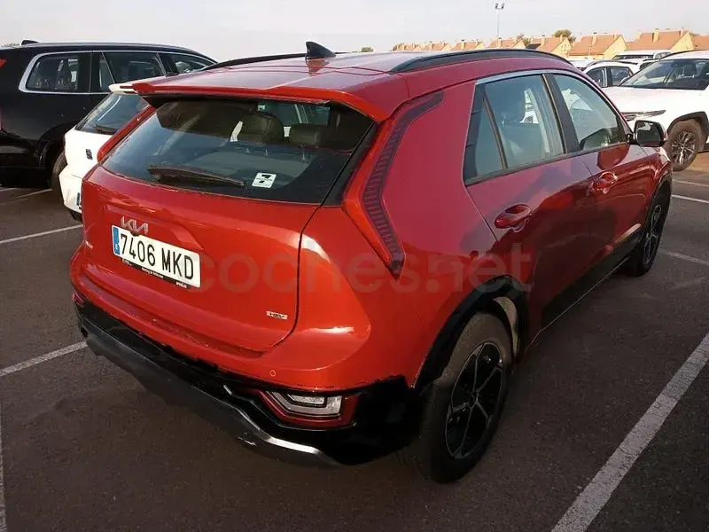 Usado Kia Niro 141 CV (103 kW) 2023 Rojo SUV