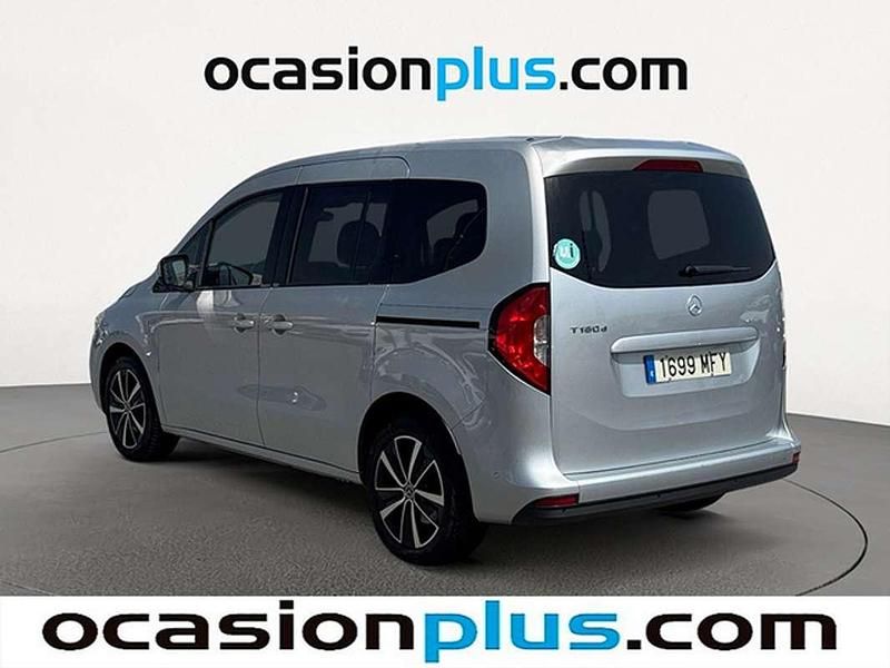 Usado Mercedes 180 116 CV (85 kW) 2023 Plateado Berlina