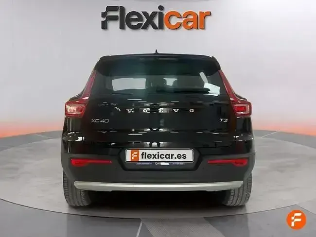 Usado Volvo XC40 Momentum 156 CV (114 kW) 2019 Negro SUV