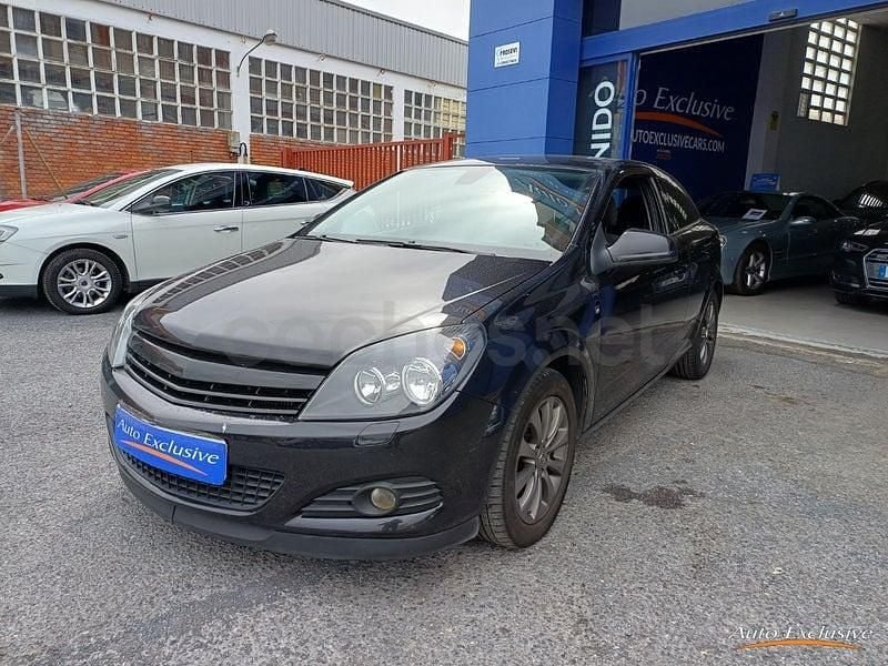 Usado Opel Astra GTC 110 CV (80 kW) 2011 Negro Berlina