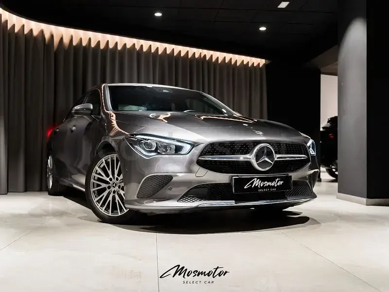 Usado Mercedes CLA180 136 CV (100 kW) 2022 Gris / plata Berlina