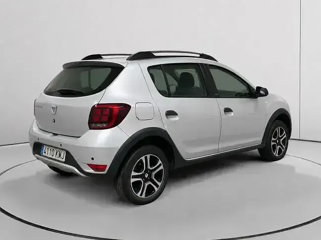 Usado Dacia Sandero 90 CV (66 kW) 2018 Gris Berlina