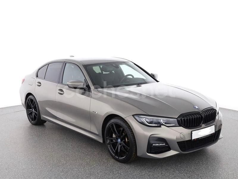 Gris / plata Usado 2022 BMW 330e Berlina | 33.900 € (Un poco caro) - Imagen 1/4
