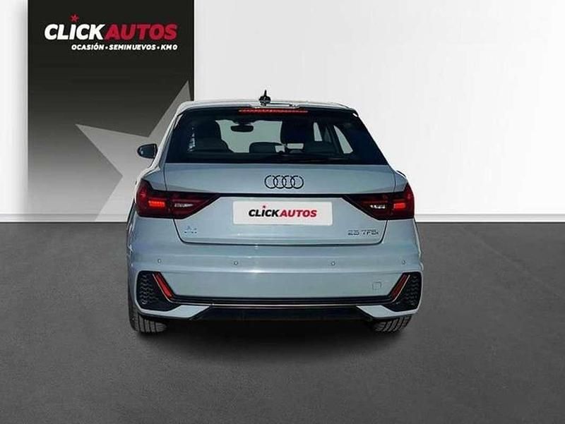 Usado Audi A1 Comfort 95 CV (69 kW) 2024 Gris Berlina