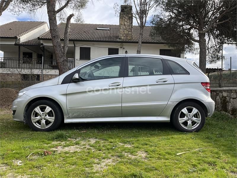 Usado Mercedes B180 109 CV (80 kW) 2009 Gris / plata Monovolumen