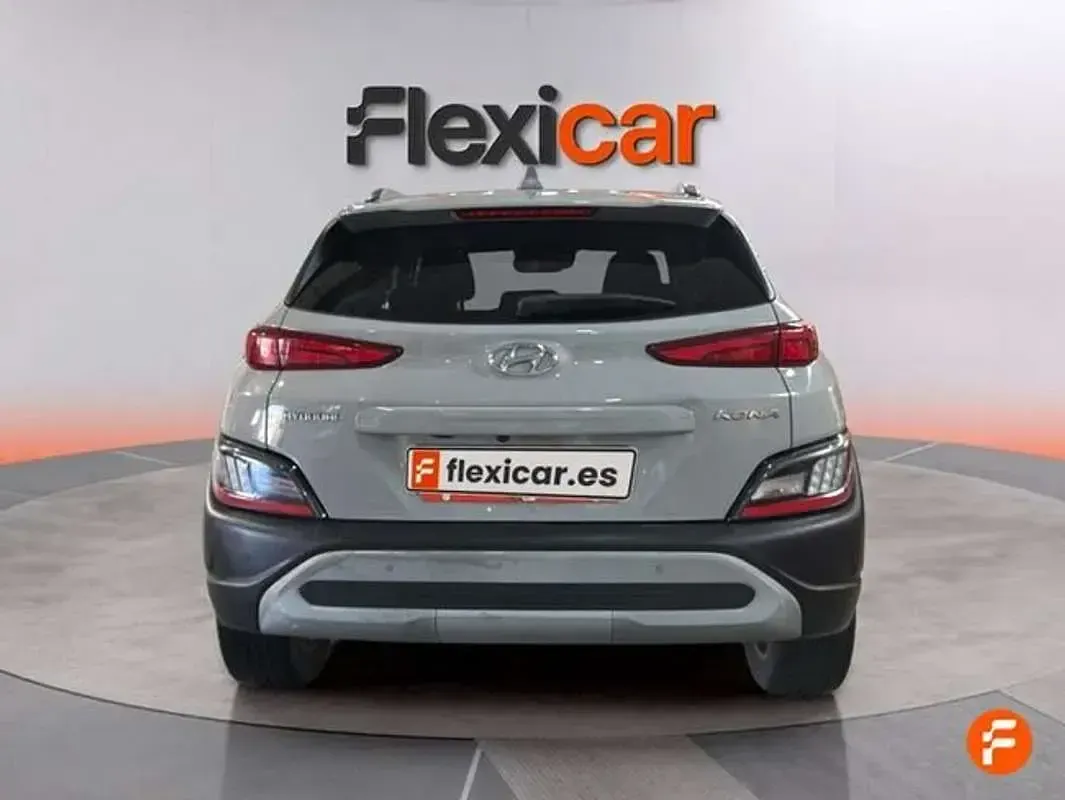 Usado Hyundai Kona 120 CV (88 kW) 2022 Gris SUV