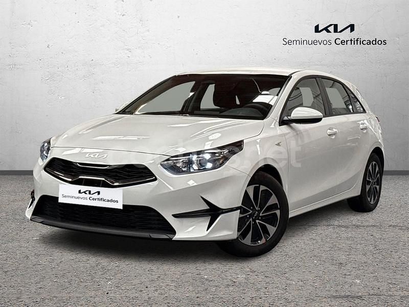 Blanco Usado 2024 Kia Ceed Utilitario | 20.900 € (Un poco caro) - Imagen 1/4