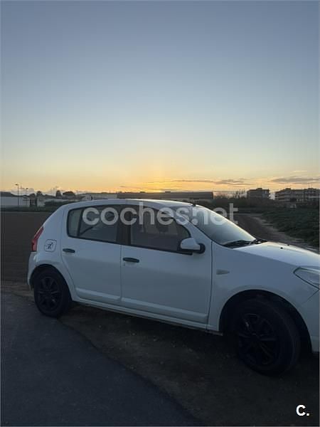 Blanco Usado 2010 Dacia Sandero Base Utilitario | 3800 € (Precio justo) - Imagen 1/2