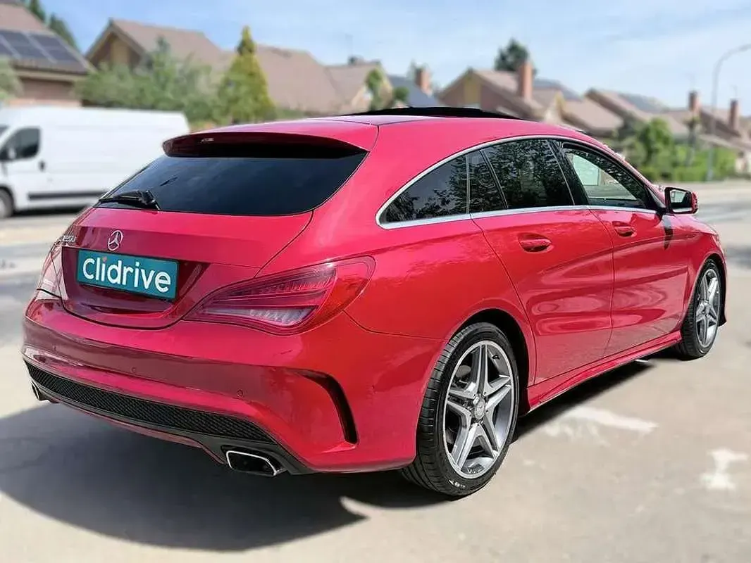 Käytetty Mercedes CLA220 Shooting Brake AMG line 177 HP (130 kW) 2016 Punainen Farmari