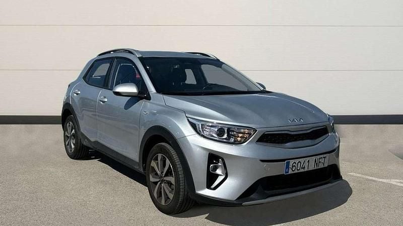 Usado Kia Stonic 101 CV (74 kW) 2025 Plateado SUV