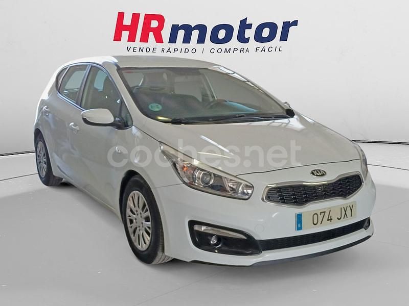 Blanco Usado 2017 Kia Ceed GT Plus Berlina | 11.790 € (Un poco caro) - Imagen 1/4