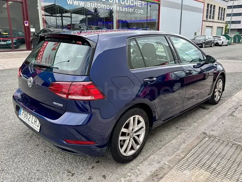 Usado VW Golf VIII Edition 130 CV (95 kW) 2020 Azul Berlina