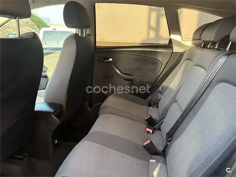Usado Seat Altea XL 105 CV (77 kW) 2010 Negro Monovolumen