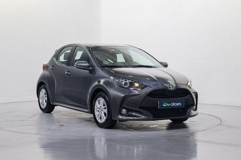 Usado Toyota Yaris Edition 125 CV (91 kW) 2024 Gris Utilitario