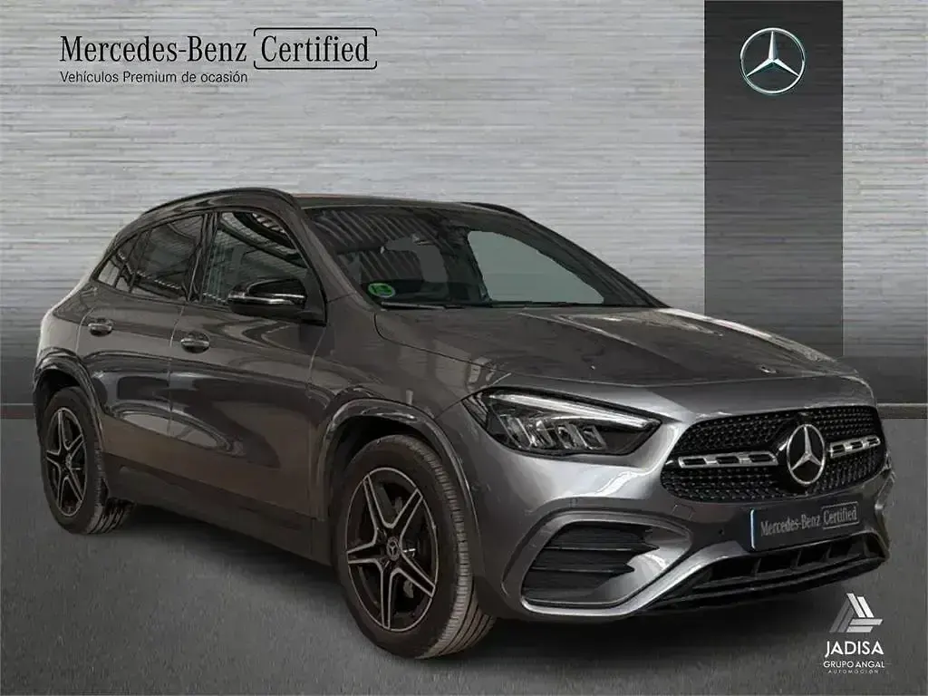 Usado Mercedes GLA200 150 CV (110 kW) 2025 Gris montaña SUV