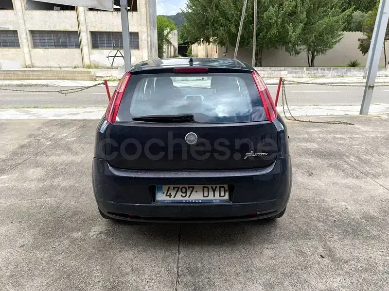 Usado Fiat Grande Punto Dynamic 75 CV (55 kW) 2006 Azul Utilitario