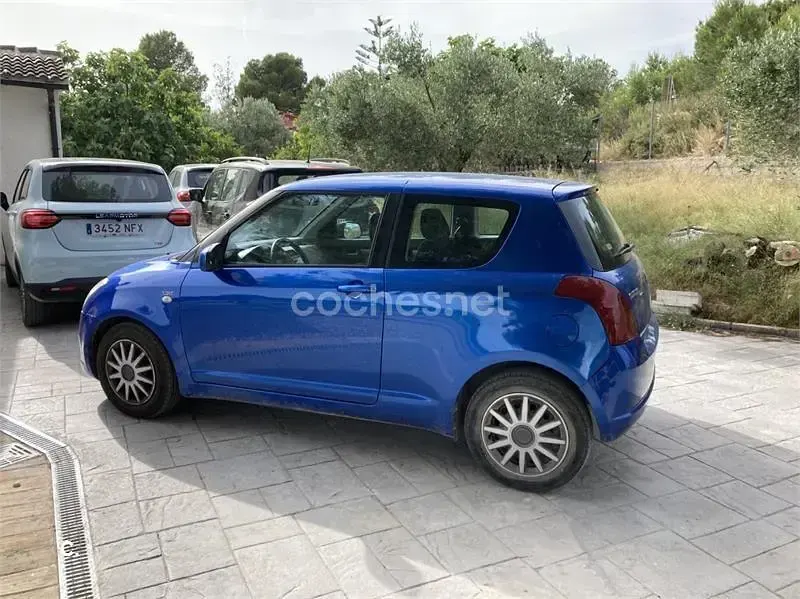 Usado Suzuki Swift GL 69 CV (50 kW) 2006 Azul Utilitario