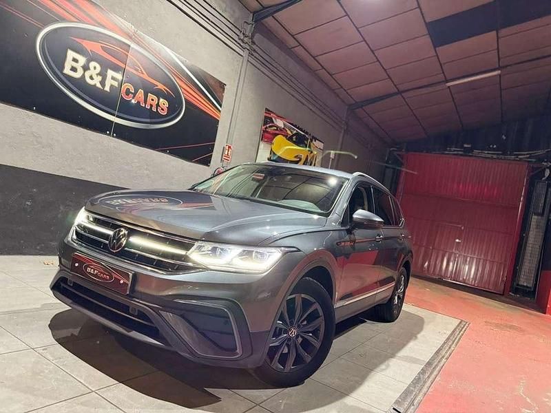 Usado VW Tiguan Allspace Life 150 CV (110 kW) 2023 Gris SUV