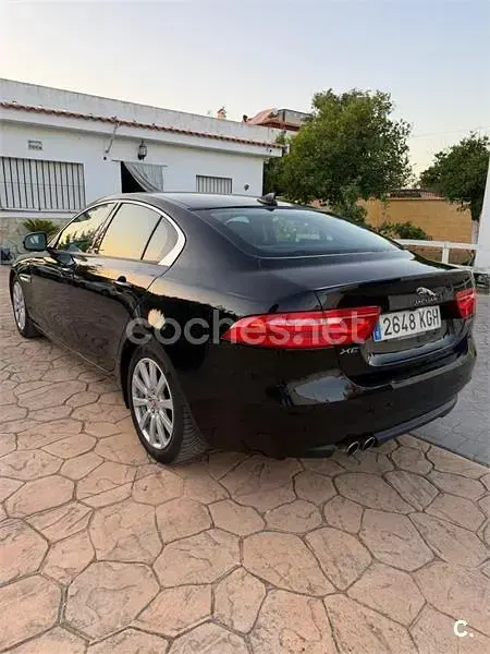 Usado Jaguar XE Portfolio 180 CV (132 kW) 2018 Negro Berlina